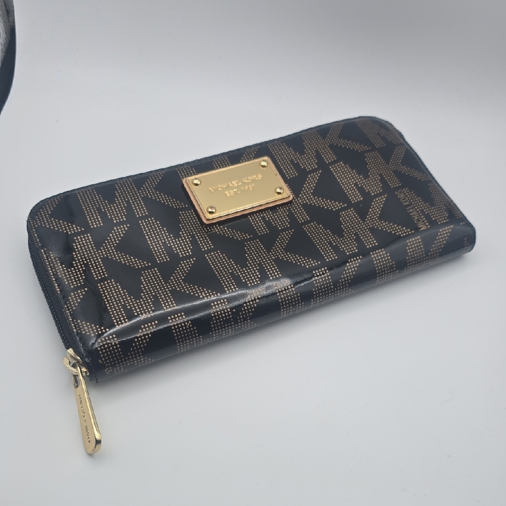 Michael Kors Black MK Logo Patent Leather W/ Gold Hardware Long Wallet (EUC)🖤✨️ - Picture 3 of 9